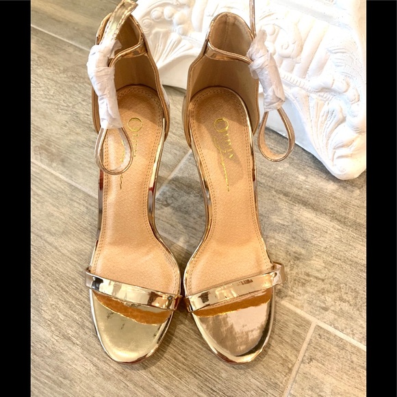 Gold Heels - Picture 7 of 12